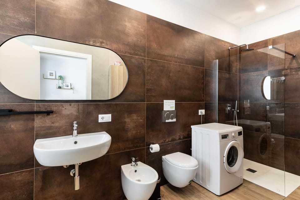 Shower, Toilet, Bathroom, bidet, towels, washing machine