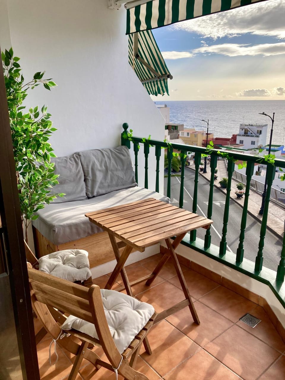 View (from property/room), Balcony/Terrace, Dining area, Sea view
