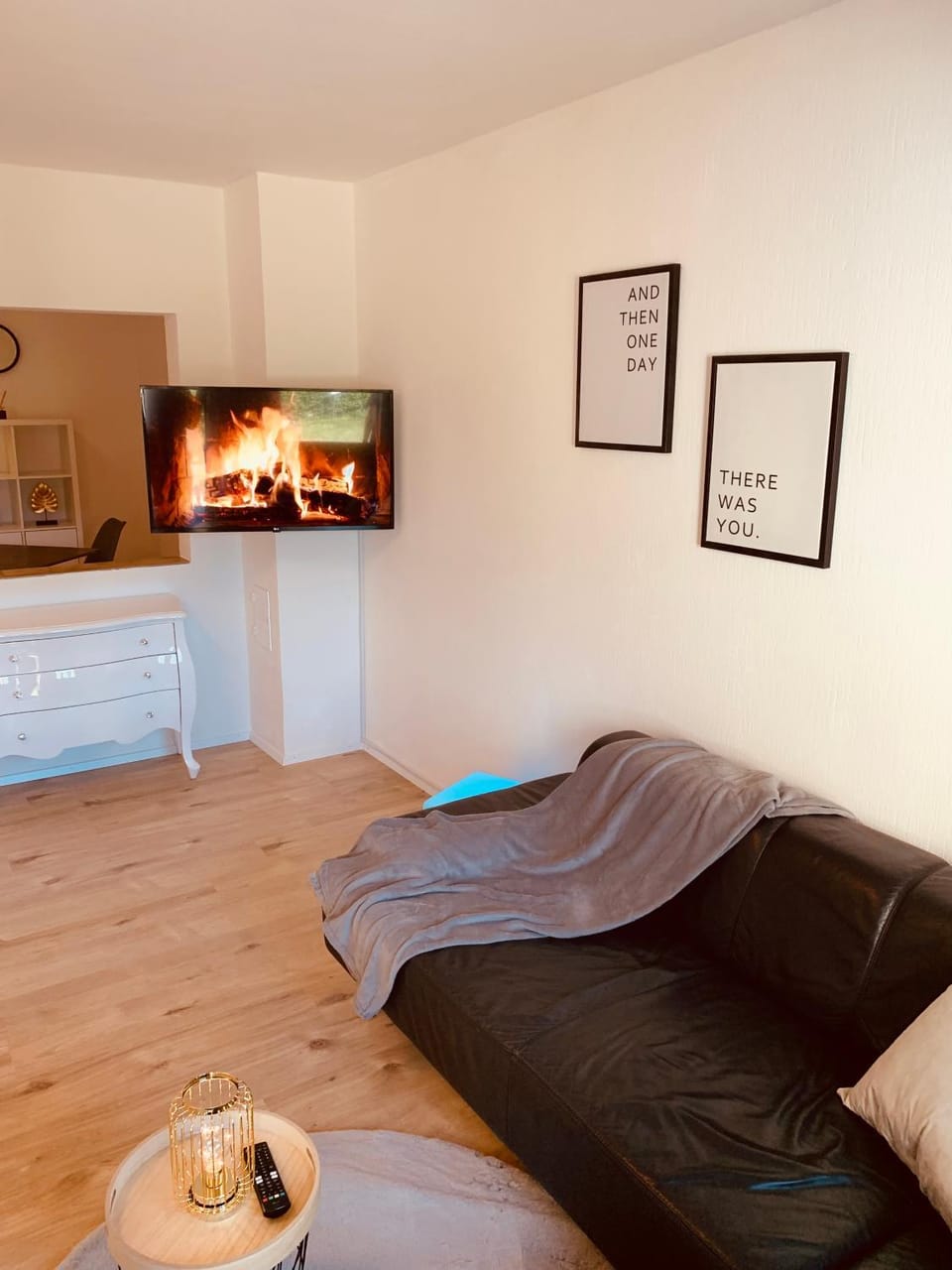 TV and multimedia, Photo of the whole room, Seating area