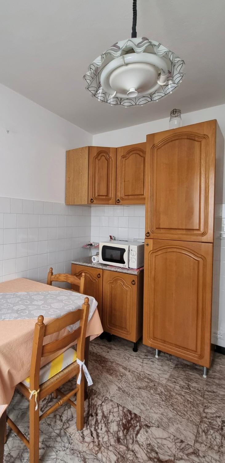 Dining area, minibar