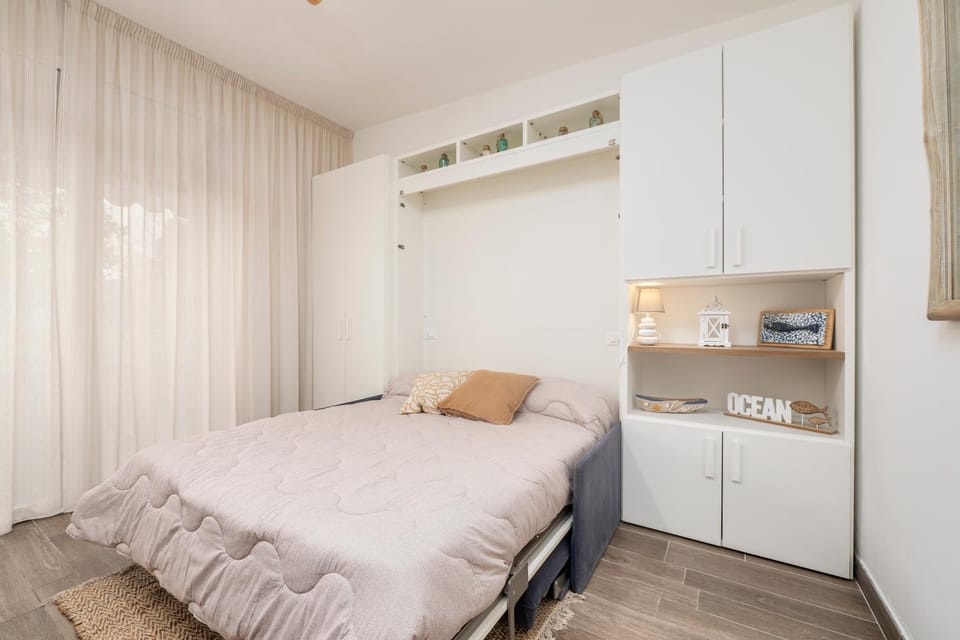 Bed, Living room