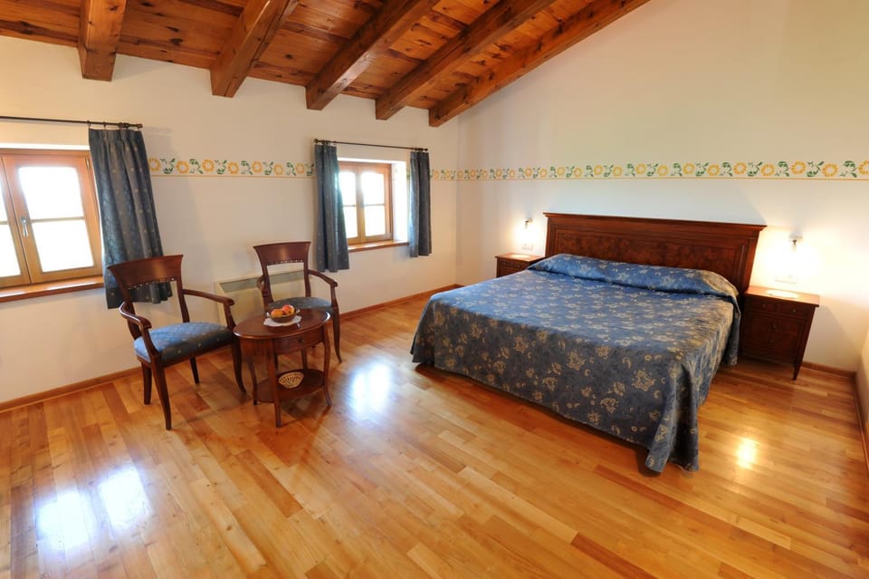 Bed, Photo of the whole room