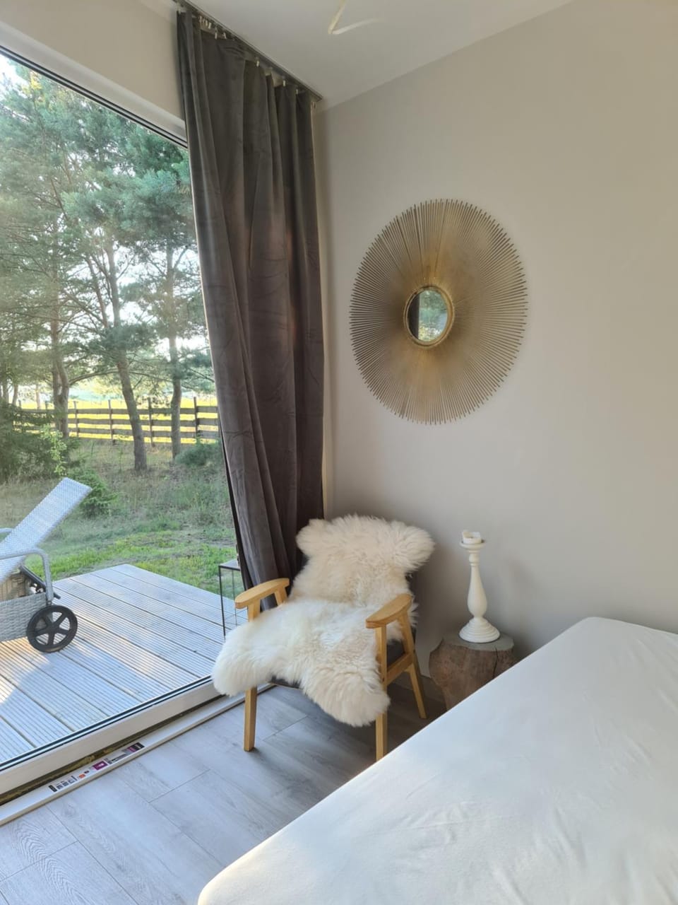 Bed, Bedroom, Garden view
