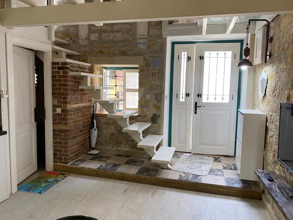 Özel tasarımlı TARİHİ TAŞ EV House in Cesme