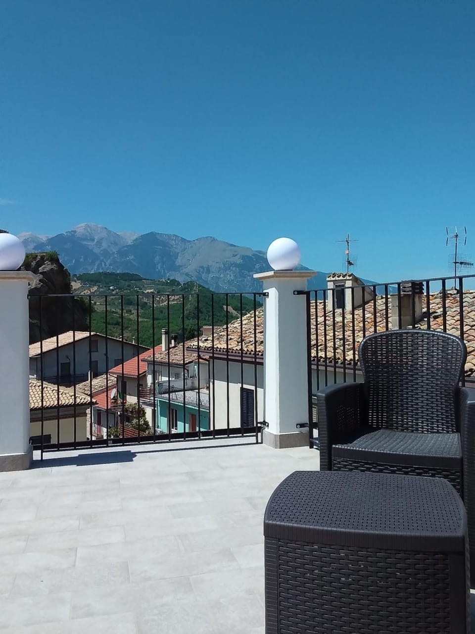 Balcony/Terrace, Balcony/Terrace, Mountain view