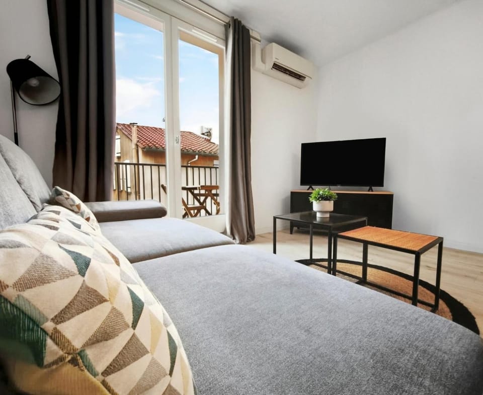 TV and multimedia, Balcony/Terrace, Seating area