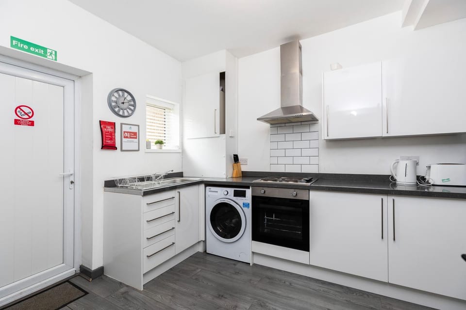 3 Bedroom House With 2 Bathrooms Near Town Centre Apartment in Darlington