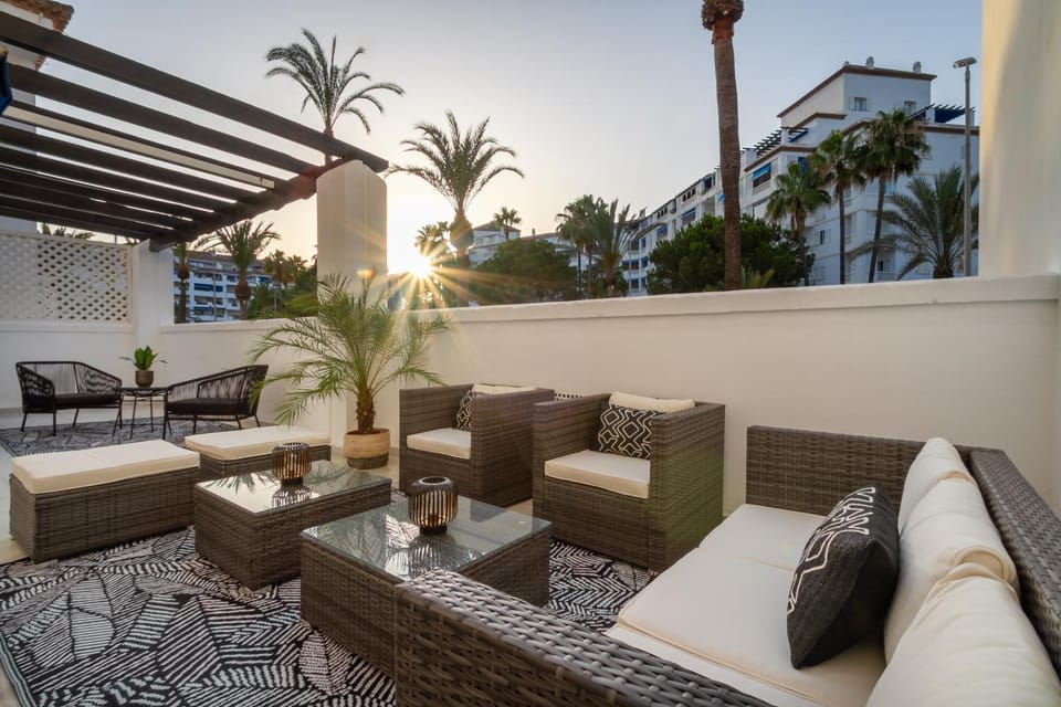 Day, Summer, Balcony/Terrace, Seating area