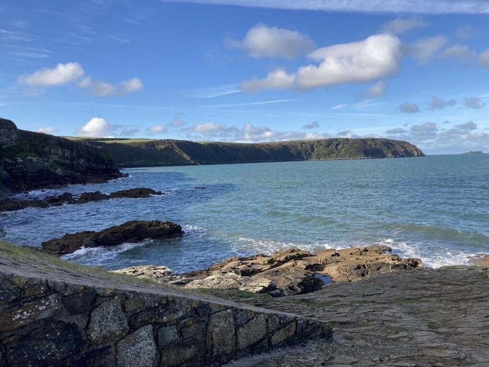 Galwad y Mor - Balcony, Sea View, Short walk to beach & several eateries House in Wales