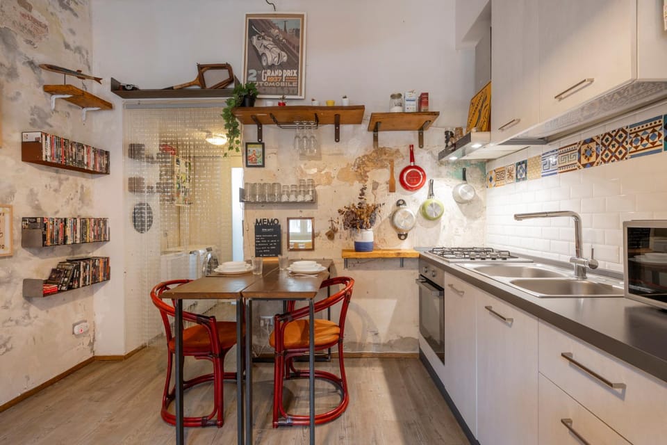 Kitchen or kitchenette, Other, Dining area, oven, stove