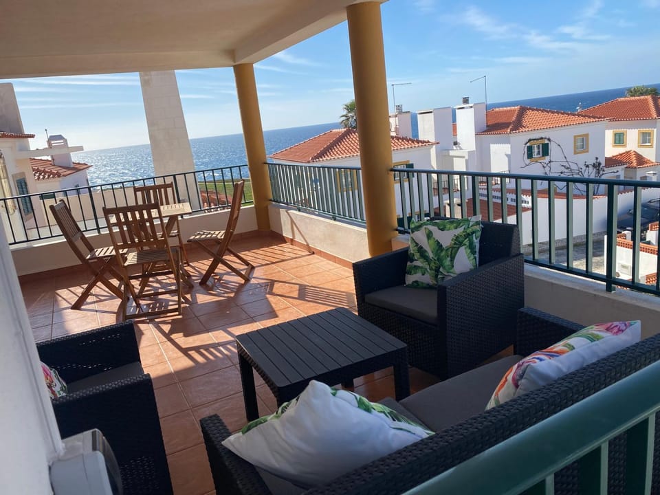 Natural landscape, View (from property/room), Balcony/Terrace, Seating area, Sea view