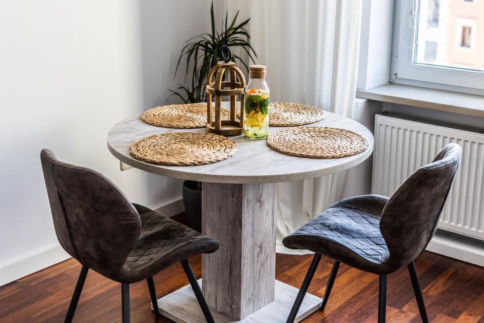 Food and drinks, Seating area, Breakfast