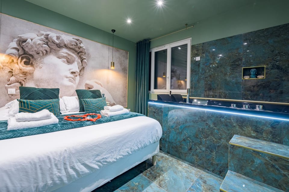 Hot Tub, Photo of the whole room, Bath