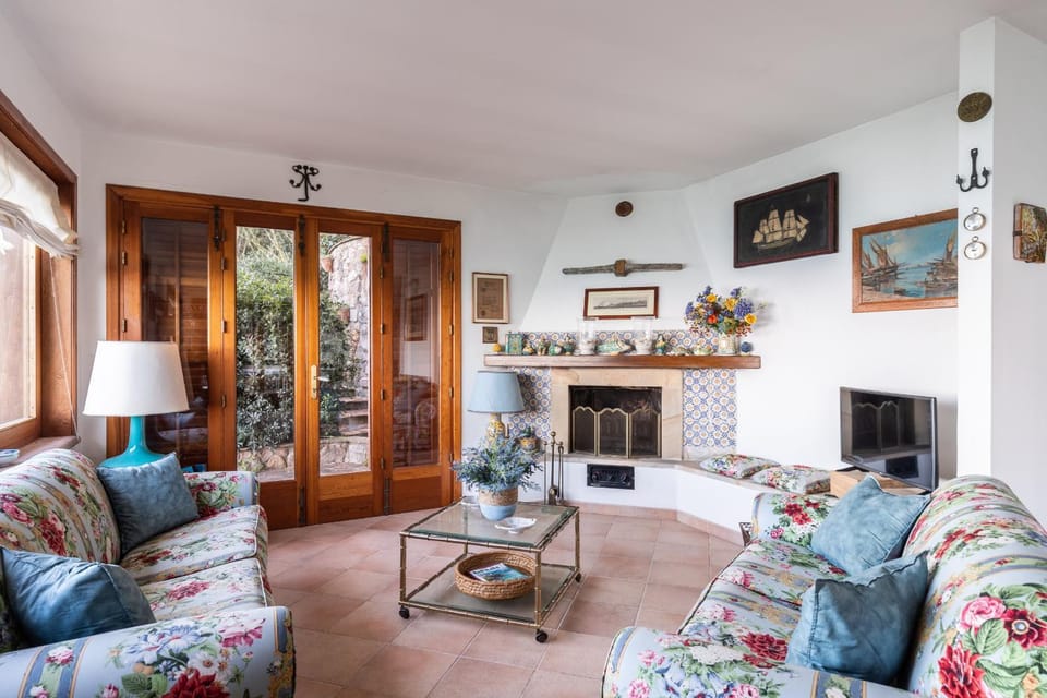 Communal lounge/ TV room, Living room