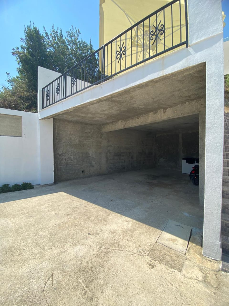 Property building, Day