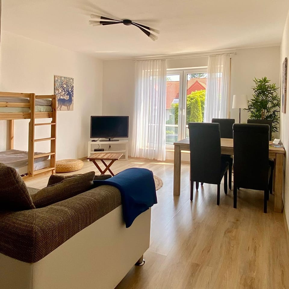 TV and multimedia, Living room, Dining area, Bedroom