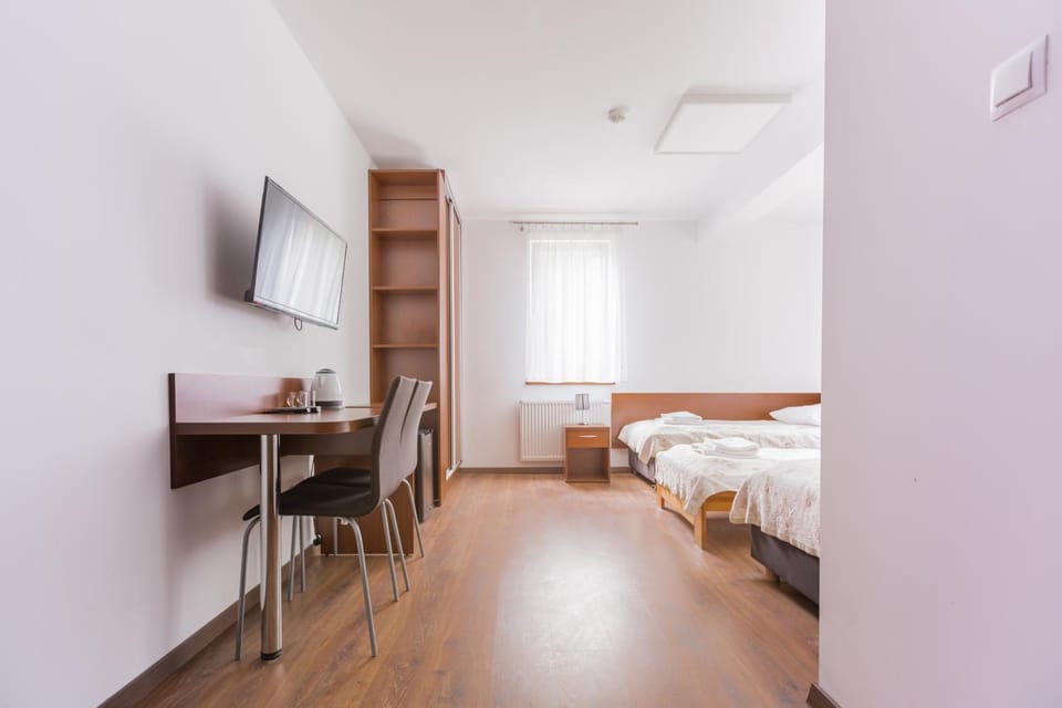 Bed, TV and multimedia, Photo of the whole room, Evening entertainment