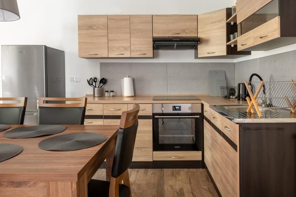 Dining area, kitchen