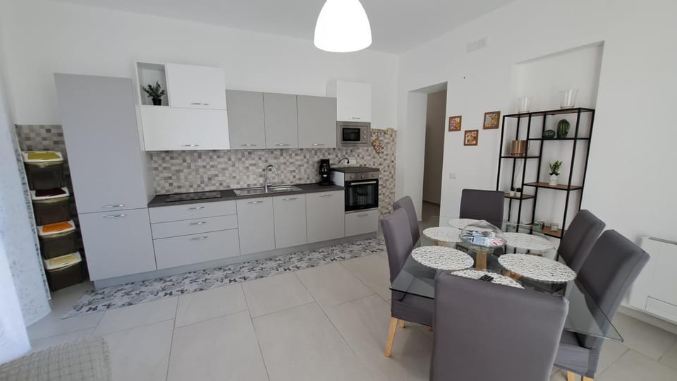 Kitchen or kitchenette, Dining area, kitchen