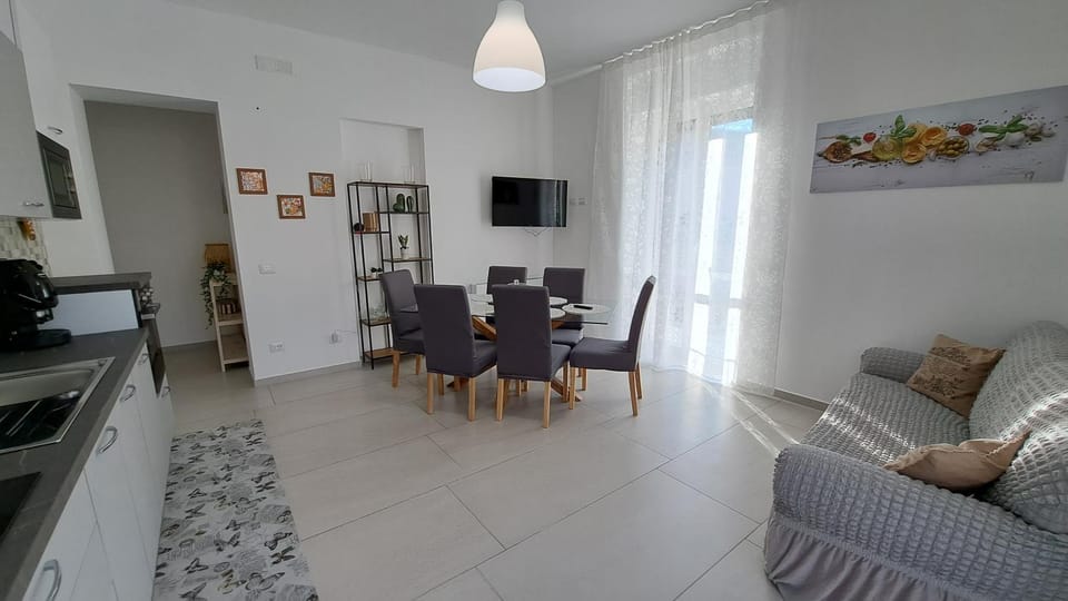 TV and multimedia, Living room, Dining area