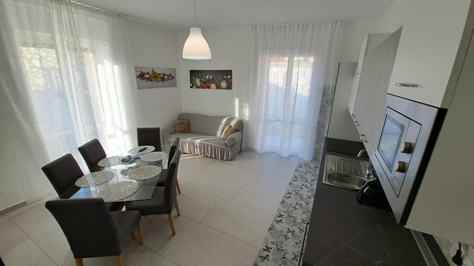 Kitchen or kitchenette, Living room, Dining area