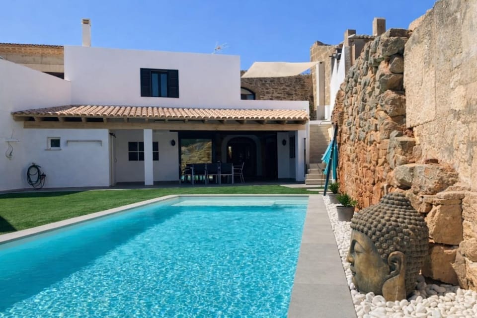 Can Roig House in Migjorn