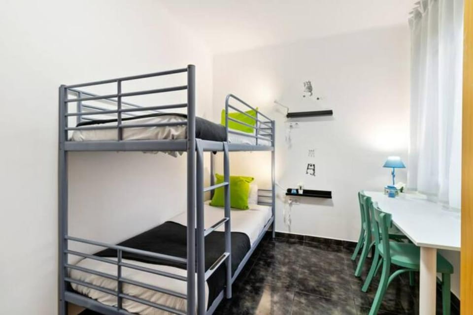 Bedroom, bunk bed