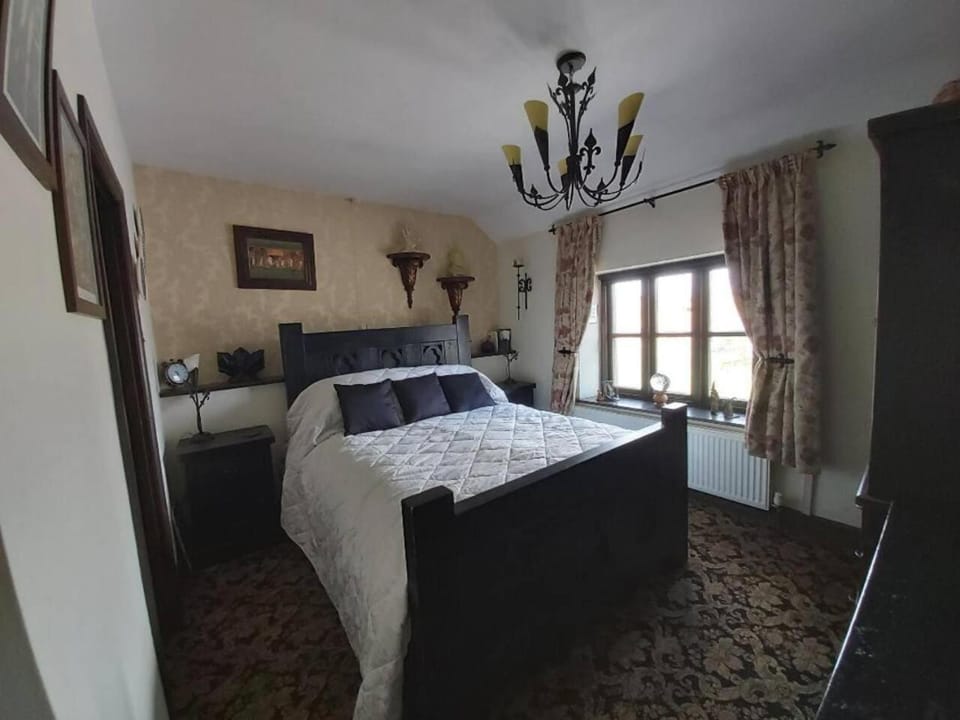 Bed, Photo of the whole room, Bedroom, furniture