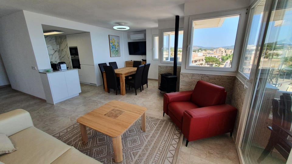 Living room, Seating area, Dining area