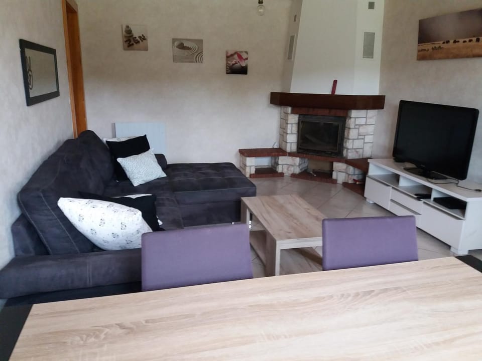 Communal lounge/ TV room, TV and multimedia, Living room