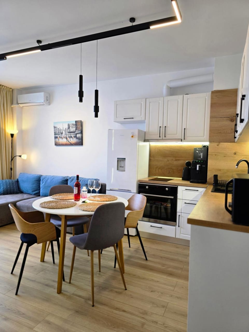 Coffee/tea facilities, Kitchen or kitchenette, Living room, Seating area, Dining area, minibar, oven, pet friendly, stove, toaster
