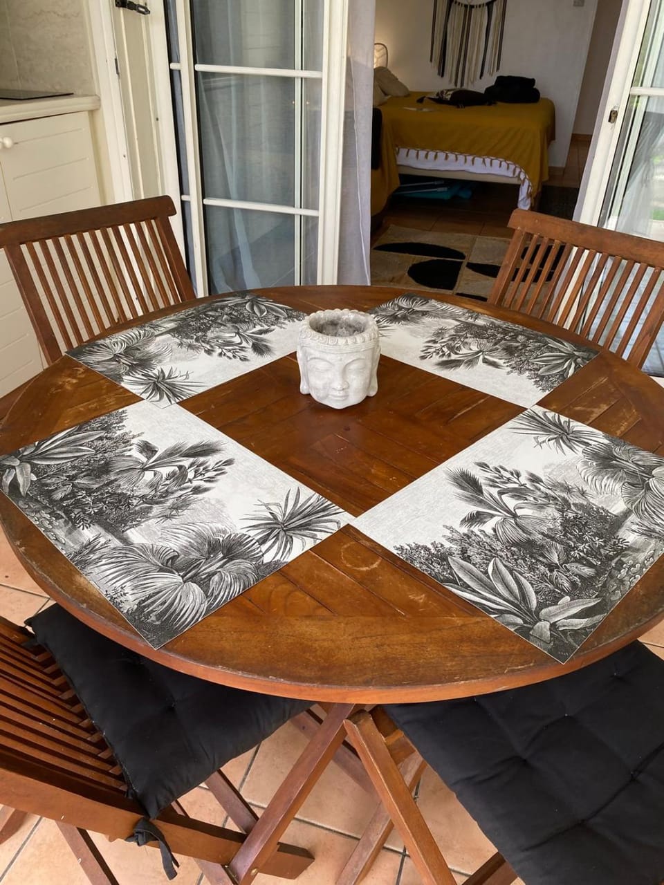 Dining area, kitchen