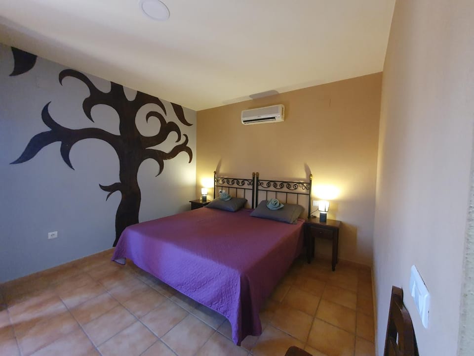 Bed, Photo of the whole room, Bedroom, air conditioner