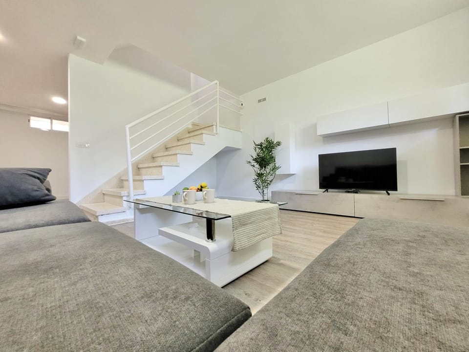 TV and multimedia, Living room, Seating area