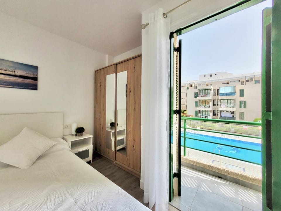 Bed, Balcony/Terrace, Bedroom, wardrobe