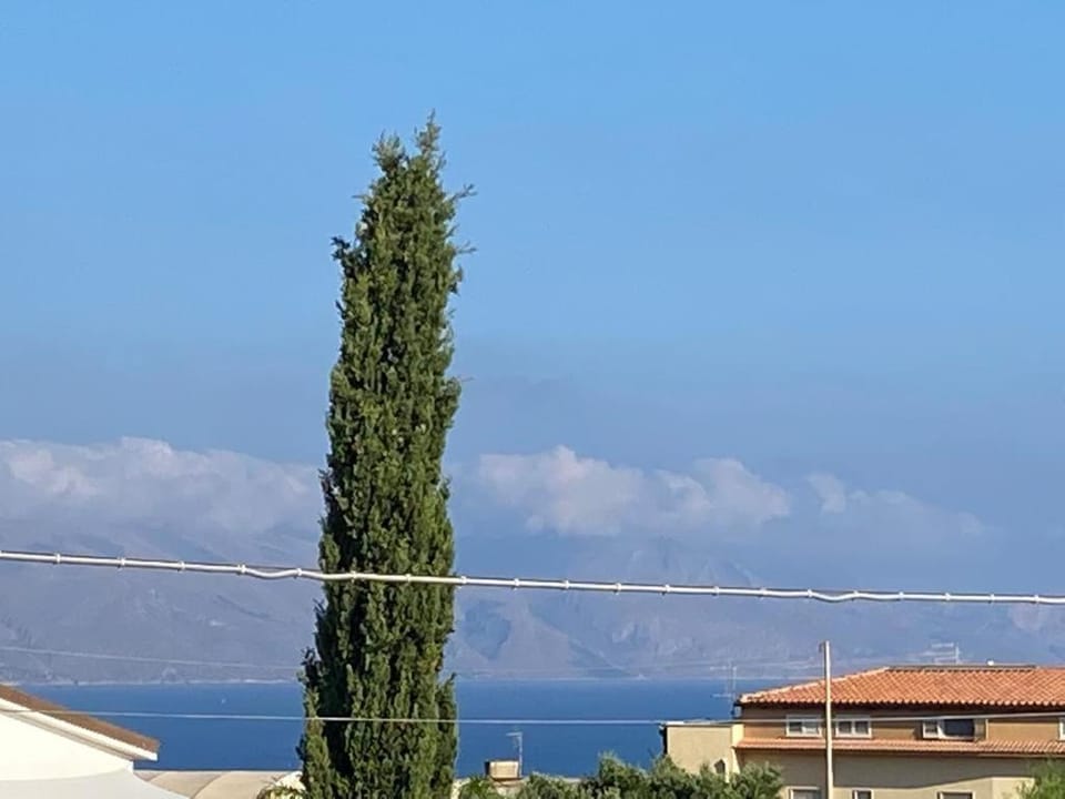 Bounganville 127 House in Alcamo