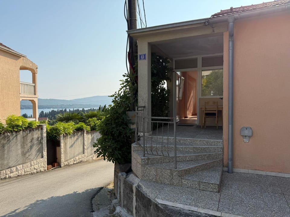 Property building, Natural landscape, Balcony/Terrace
