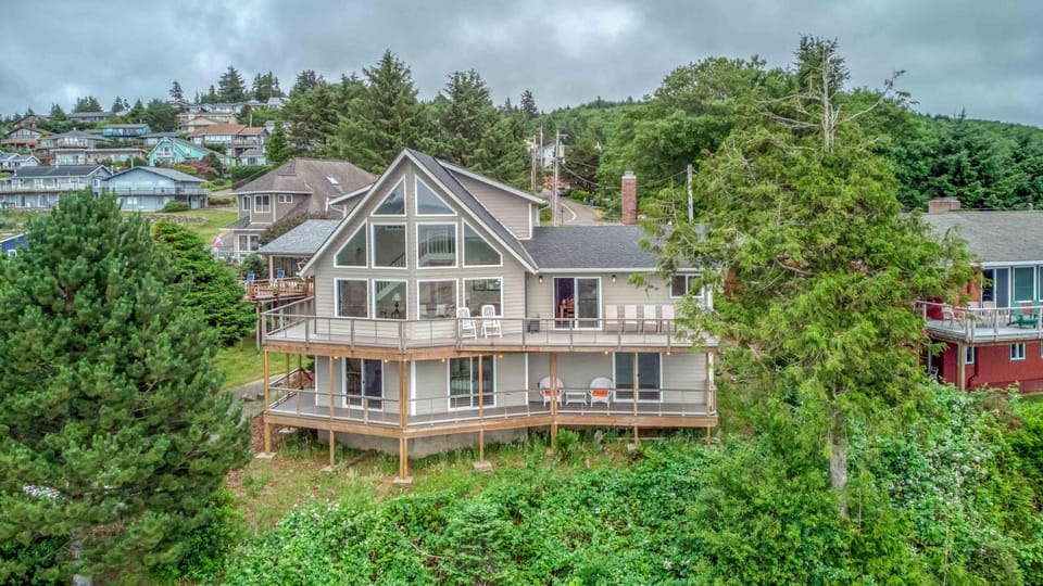Pelican Villa - Meredith Lodging House in Pacific City
