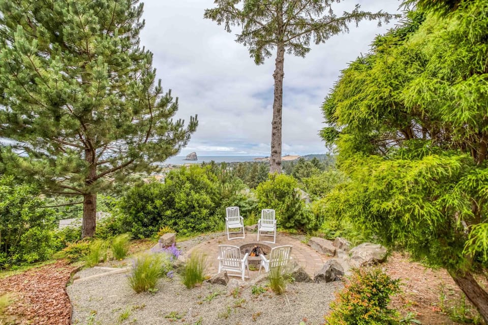 Pelican Villa - Meredith Lodging House in Pacific City