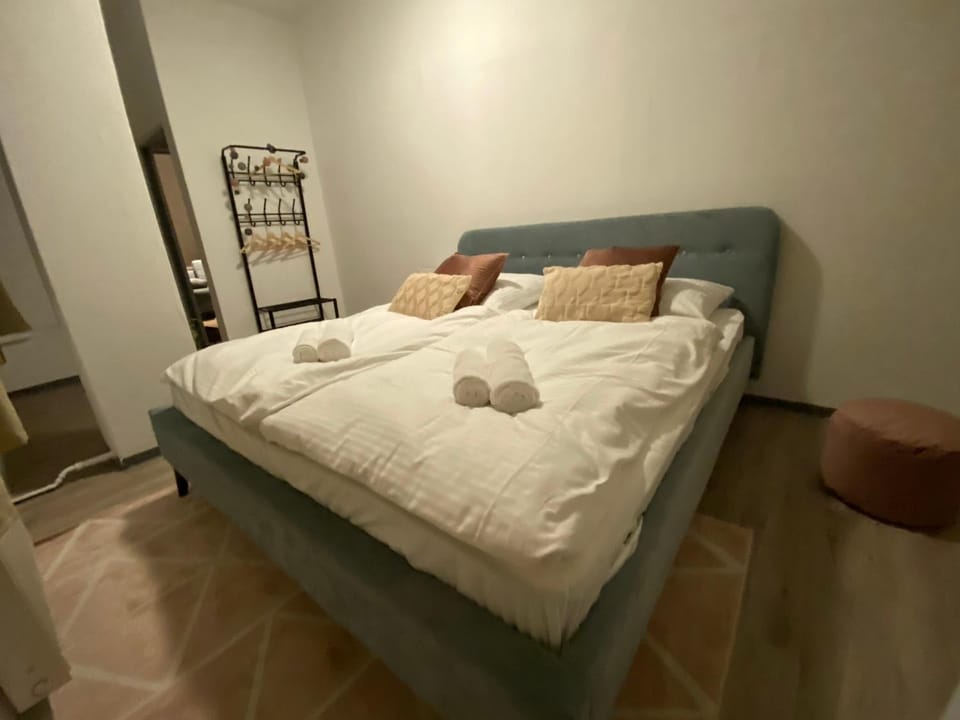 Bed, Photo of the whole room, Bedroom, wardrobe