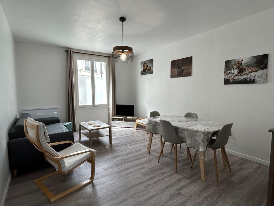 TV and multimedia, Living room, Dining area