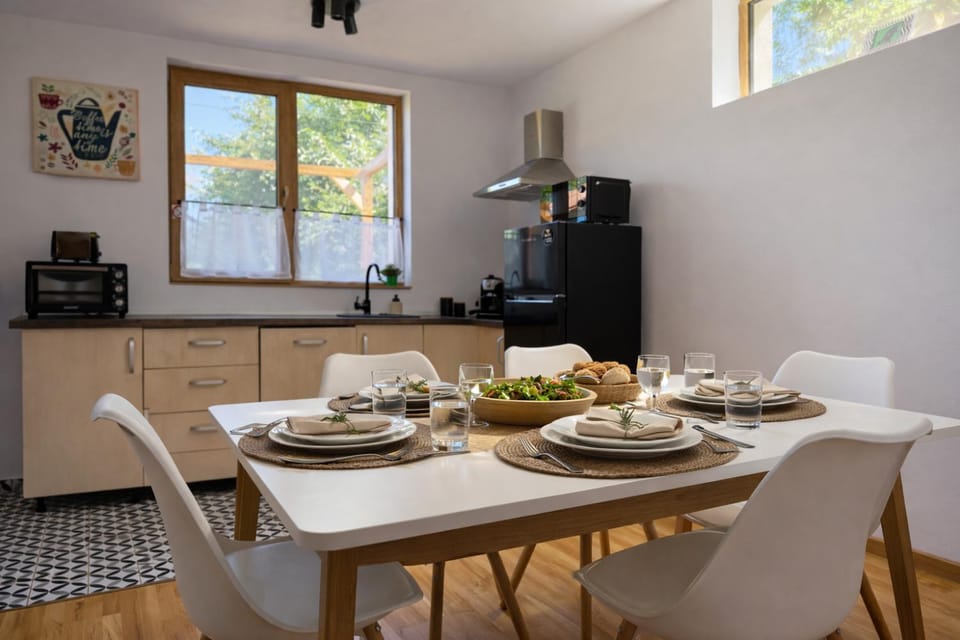 Lunch, kitchen