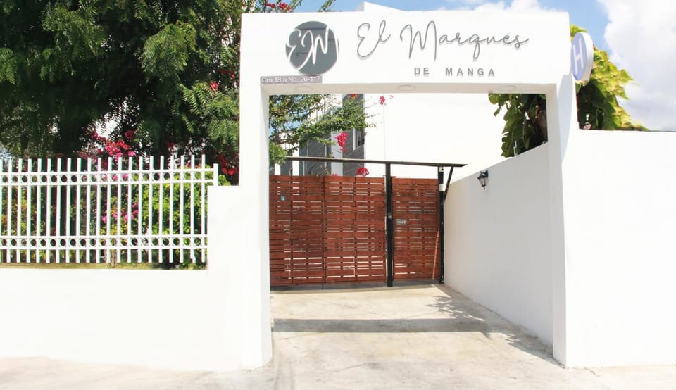 Facade/entrance