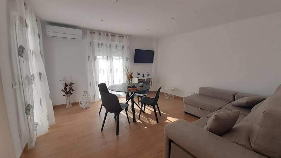 TV and multimedia, Living room, Dining area