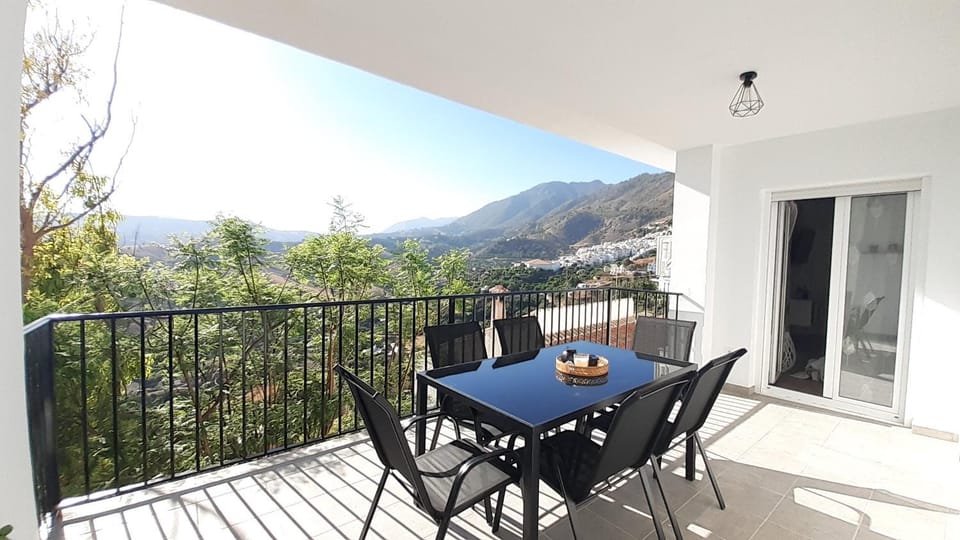Balcony/Terrace, Mountain view