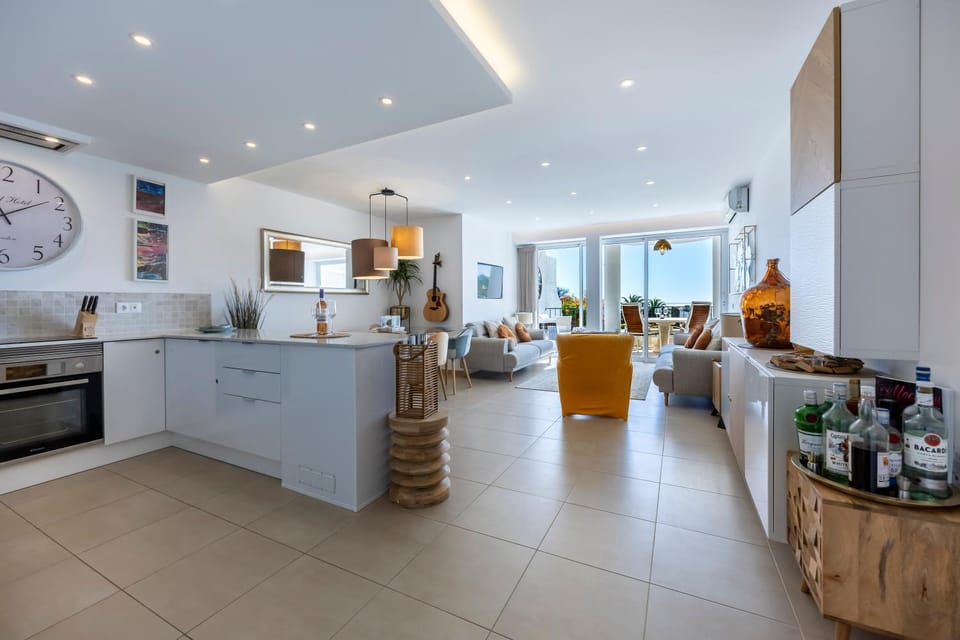 Kitchen or kitchenette, Living room, stove