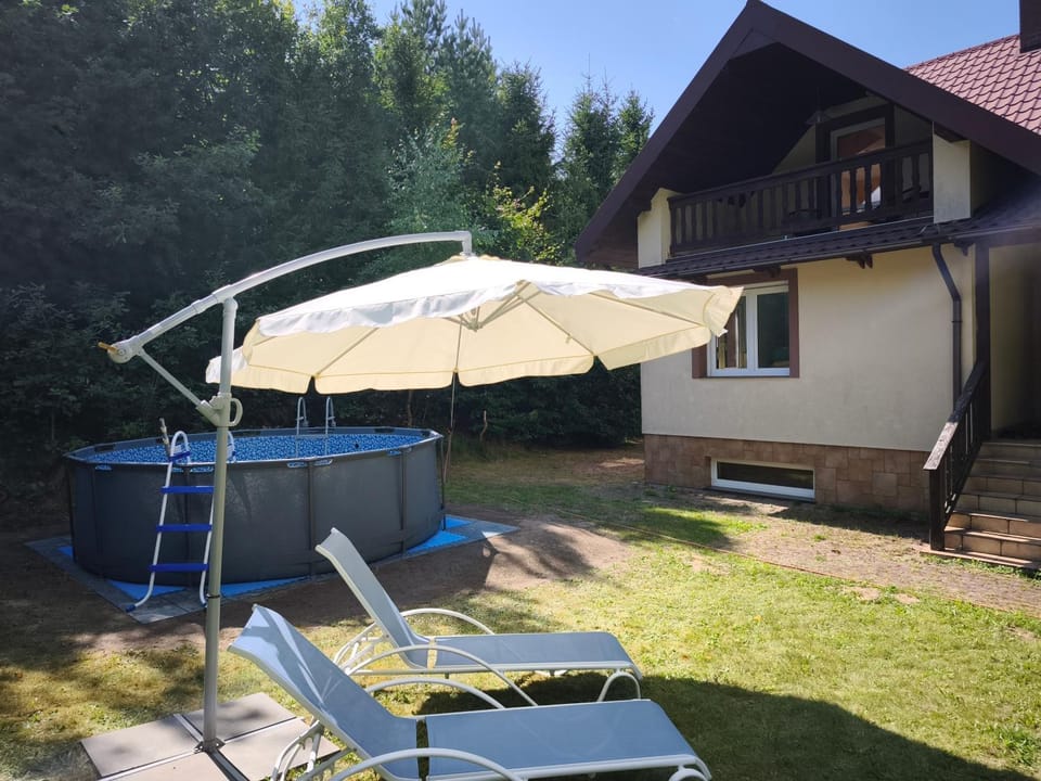 Swimming pool, sunbed
