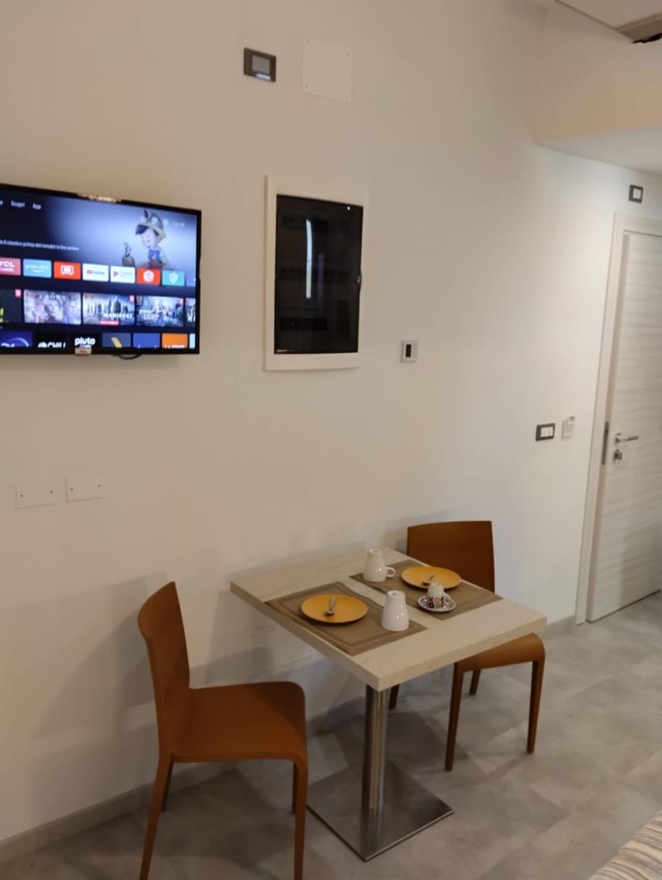 TV and multimedia, Dining area