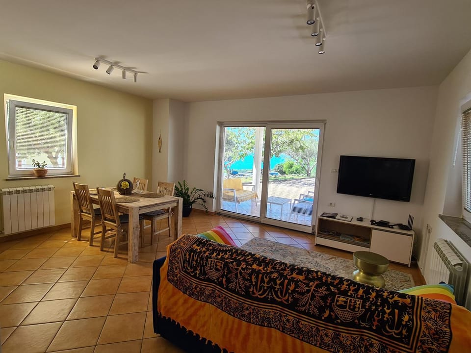 TV and multimedia, Living room, Sea view
