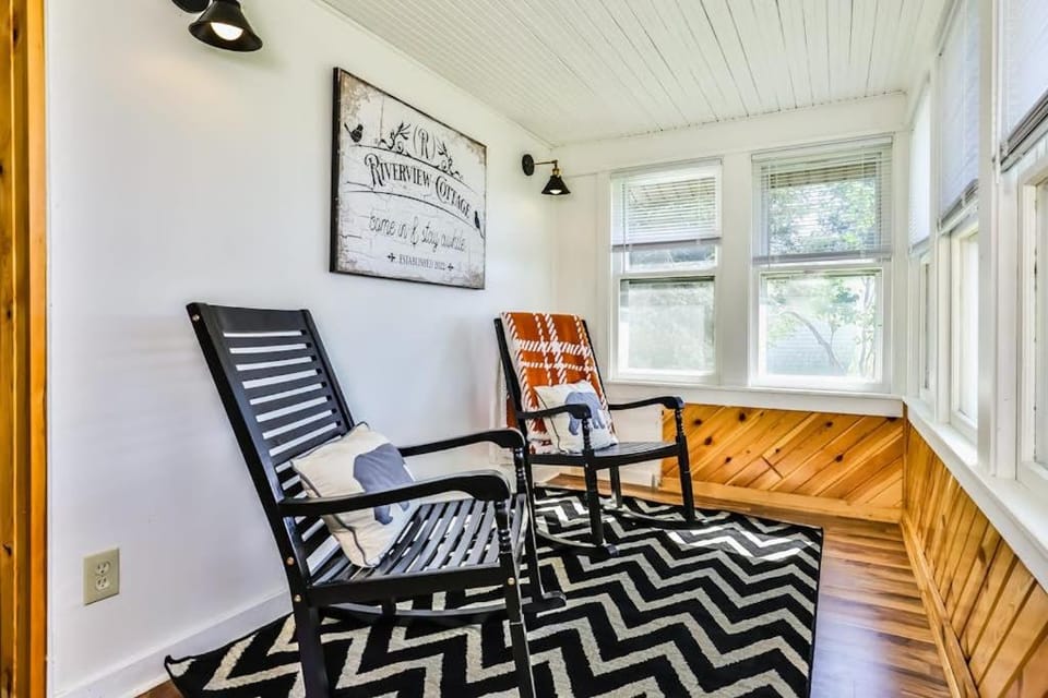 Riverview Cottage House in Eagle River